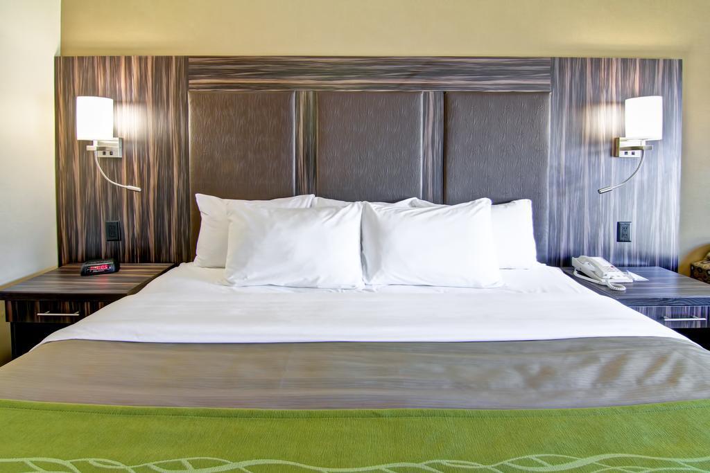Comfort Inn Sainte-Catherine Εξωτερικό φωτογραφία