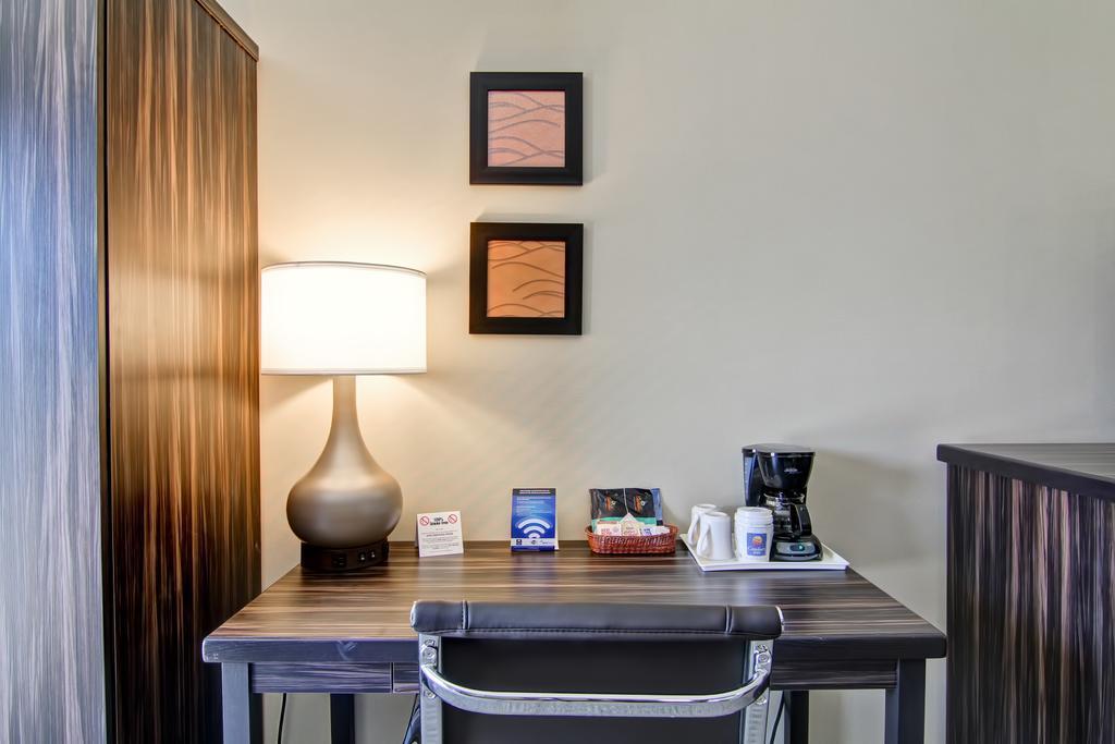 Comfort Inn Sainte-Catherine Εξωτερικό φωτογραφία
