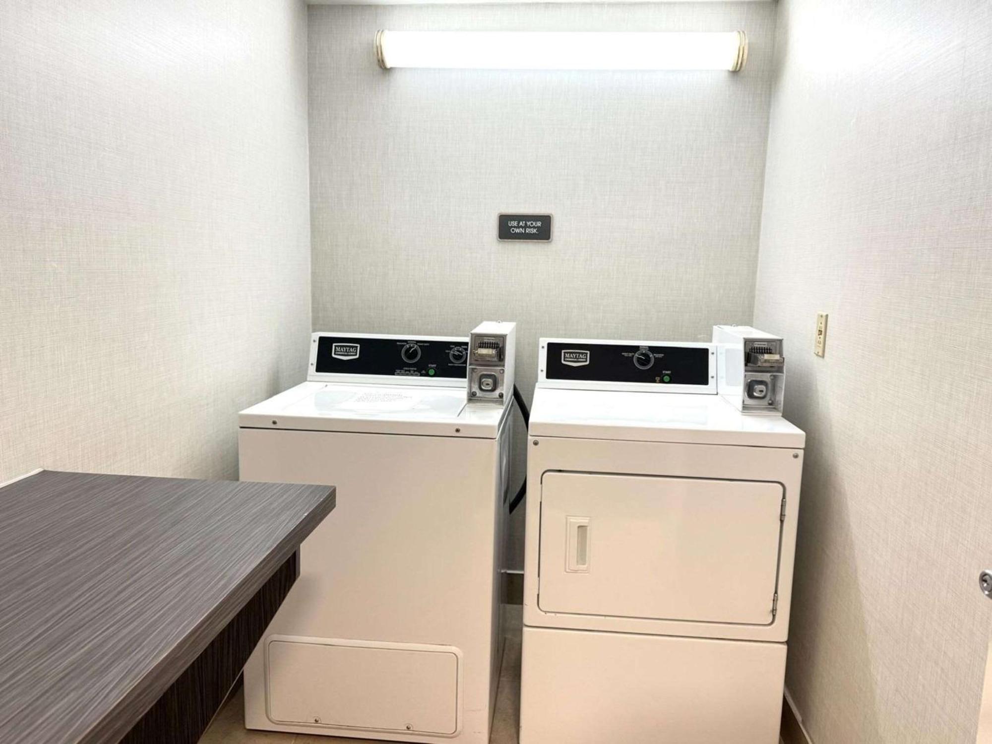 Comfort Inn Sainte-Catherine Εξωτερικό φωτογραφία